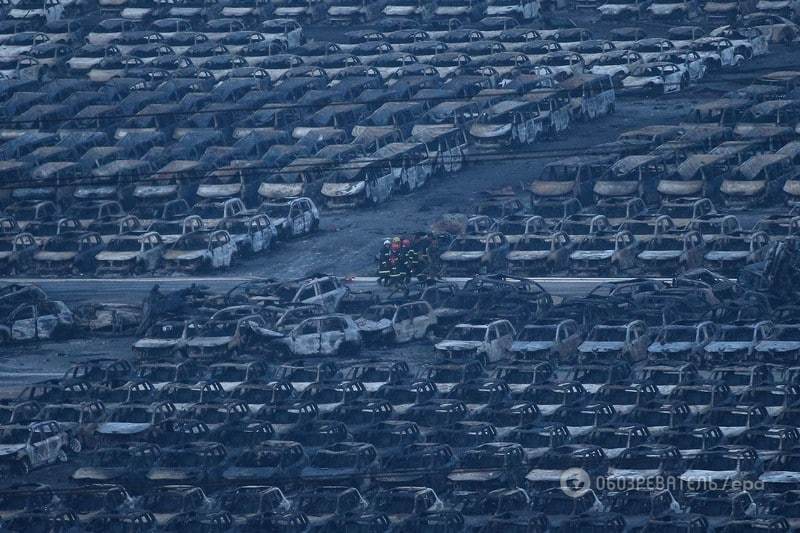 Взрыв в Китае уничтожил почти две тысячи новых авто: опубликованы фото