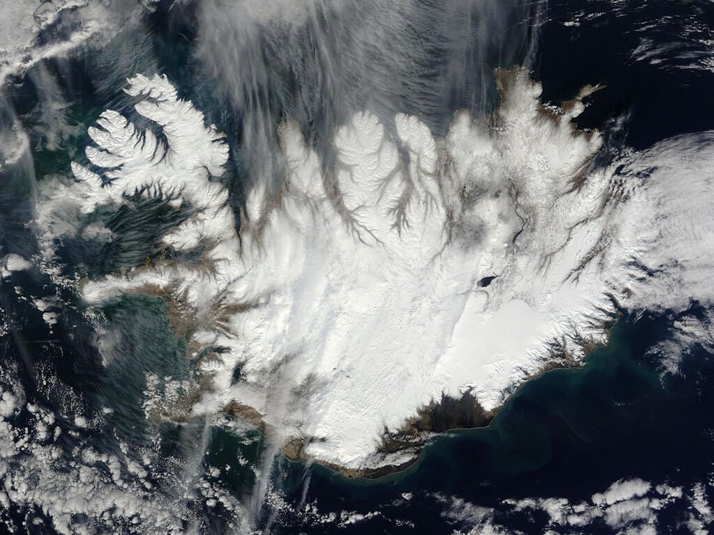 NASA из космоса засняло удивительную "страну льдов": фотофакт