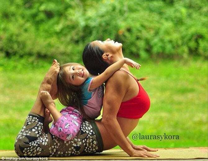 Совместная йога мамы и дочки, которая покорила мир: вдохновляющие фото