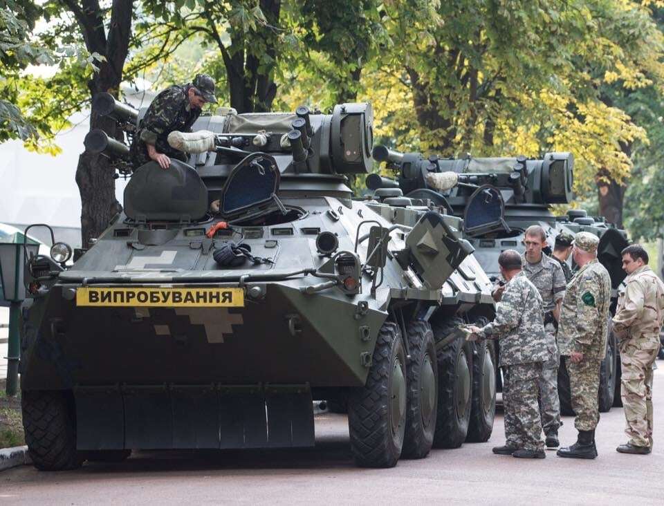 "Лучше, чем у ватников!" Турчинов показал новую украинскую технику: фоторепортаж