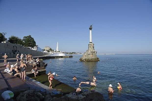 Туристический сезон-2015 в Крымнаше: полупустые пляжи, нехватка персонала и неработающие банкоматы