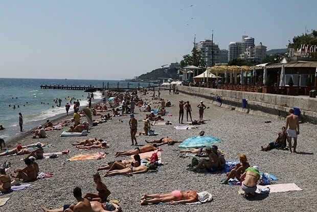 Туристичний сезон-2015 у "Кримнаші": напівпорожні пляжі, брак персоналу і непрацюючі банкомати