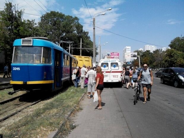 В Одессе трамвай протаранил грузовик: опубликованы фото и видео