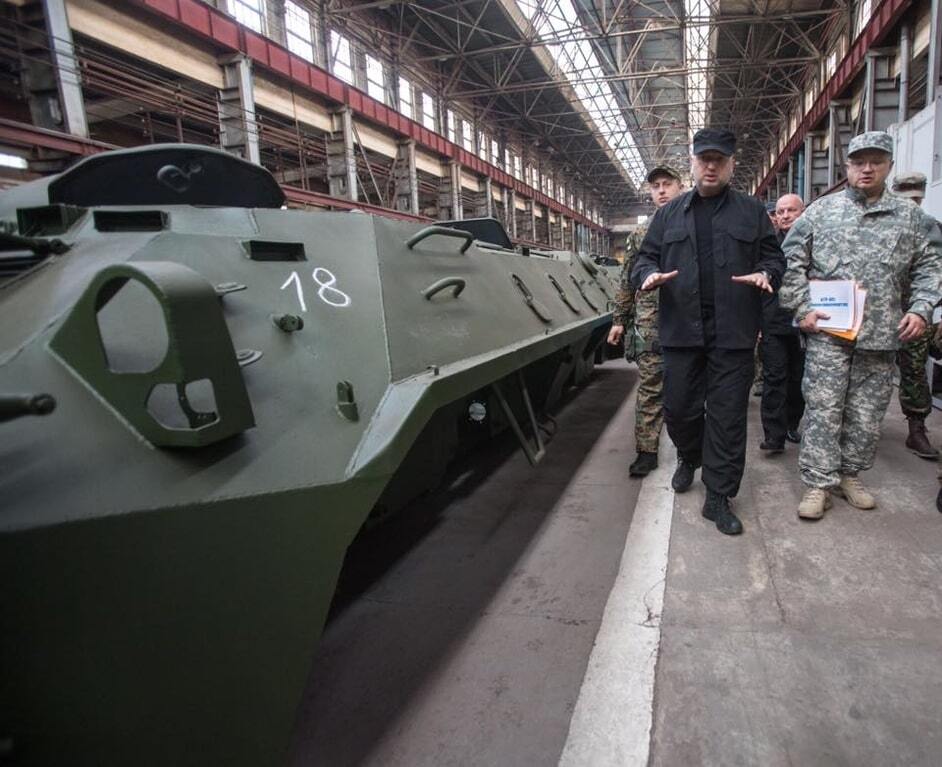 "Краще, ніж у ватників!" Турчинов показав нову українську техніку: фоторепортаж