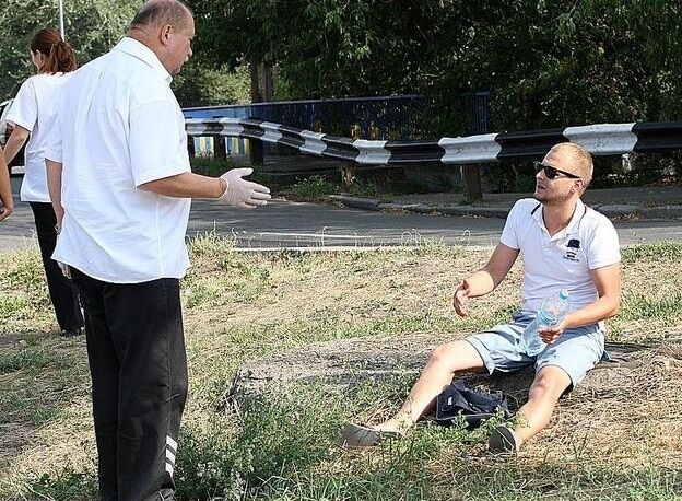 В Киеве водитель сбил пешехода на зебре и провез на капоте