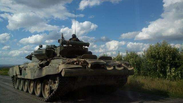 На Луганщине Россия испытала новейшие танки Т-90А: фотофакт