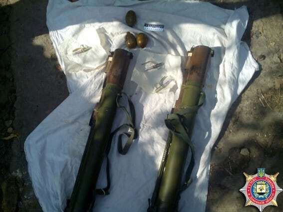 Приїхав на побивку. Терориста "ДНР" зловили із сумкою зброї: фотофакт