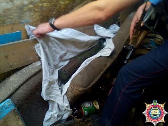 Приехал на побывку. Террориста "ДНР" поймали с сумкой оружия: фотофакт