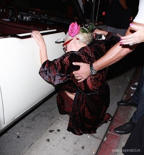 Пьяная Леди Гага опять шокировала поклонников: опубликованы фото