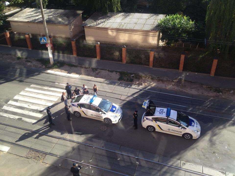 В Киеве пьяный водитель Bentley бросался в полицейских долларами