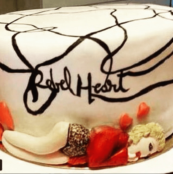 Мадонне на день рождения сделали "живой" подарок: фото с вечеринки