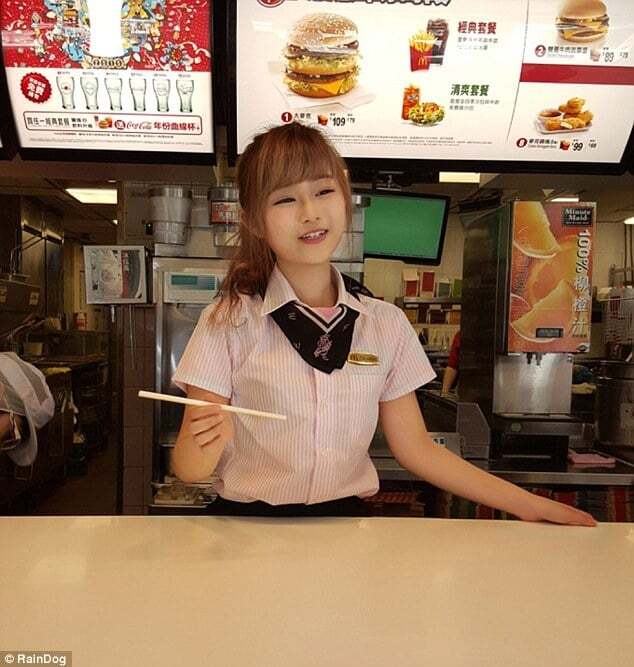 Как куколка: фото самой красивой официантки McDonald's стало хитом сети