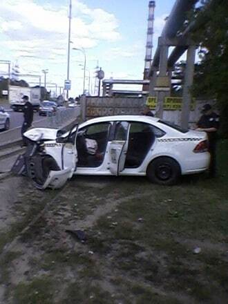В Киеве таксист чудом выжил в жутком ДТП: фото аварии