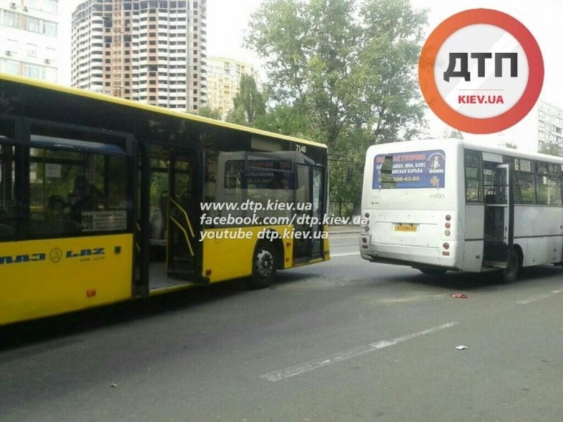 "Засліпило сонце". У Києві сталася масштабна ДТП: фото аварії