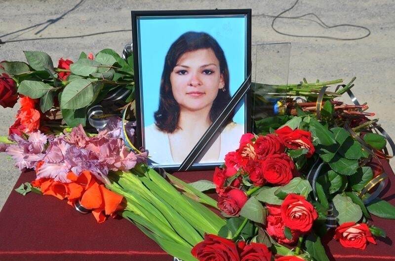 Врятувала двох поранених, сама загинула: на Кіровоградщині поховали радистку "Кет". Фото героїні