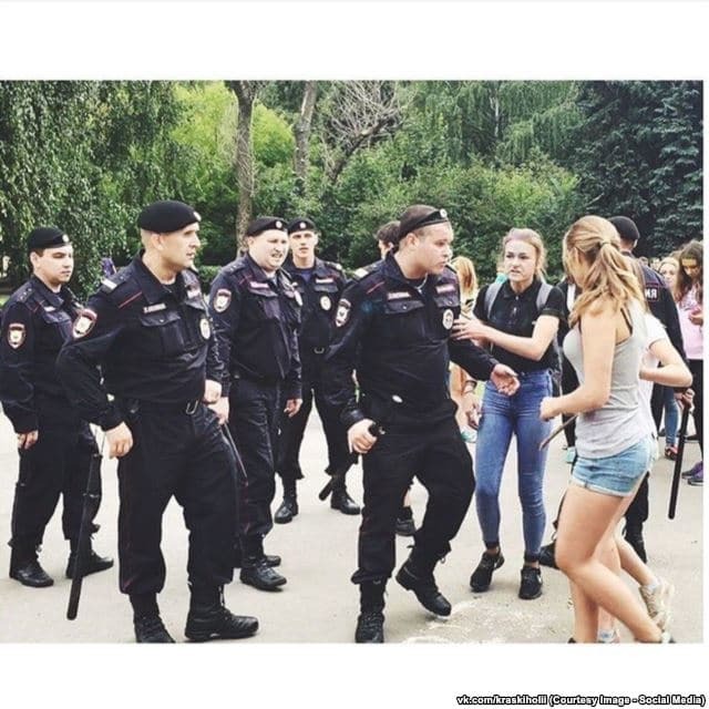 "Було дуже страшно": у Москві натовп ОМОНу побив дітей на фестивалі. Опубліковані фото і відео