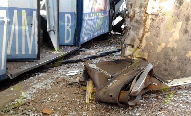 В Одесі тролейбус врізався в дерево: є постраждалі