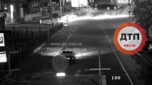 "Огненное" ДТП в Киеве: появилось видео с неуправляемым  BMW