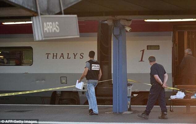 У Франції невідомий відкрив стрілянину в поїзді з "Калашникова": опубліковано фото