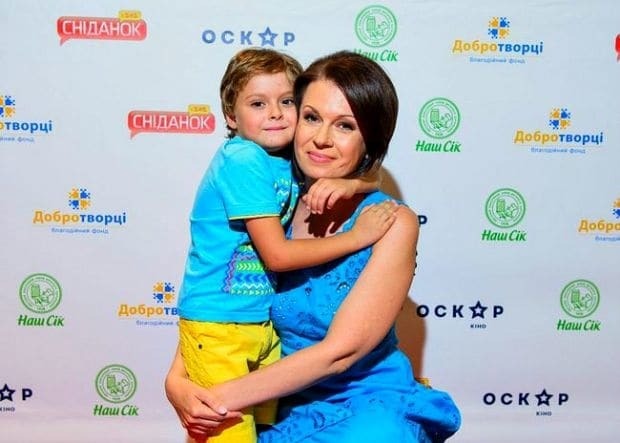 Как звезды собирают детей в первый класс: Потап отдаст сына в "пафосную" гимназию, от которой отказался Семенченко