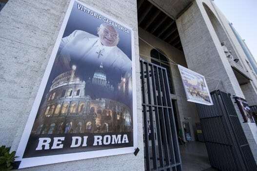 Завоевал Рим, завоюешь и рай: в Италии скандал из-за похорон босса мафии
