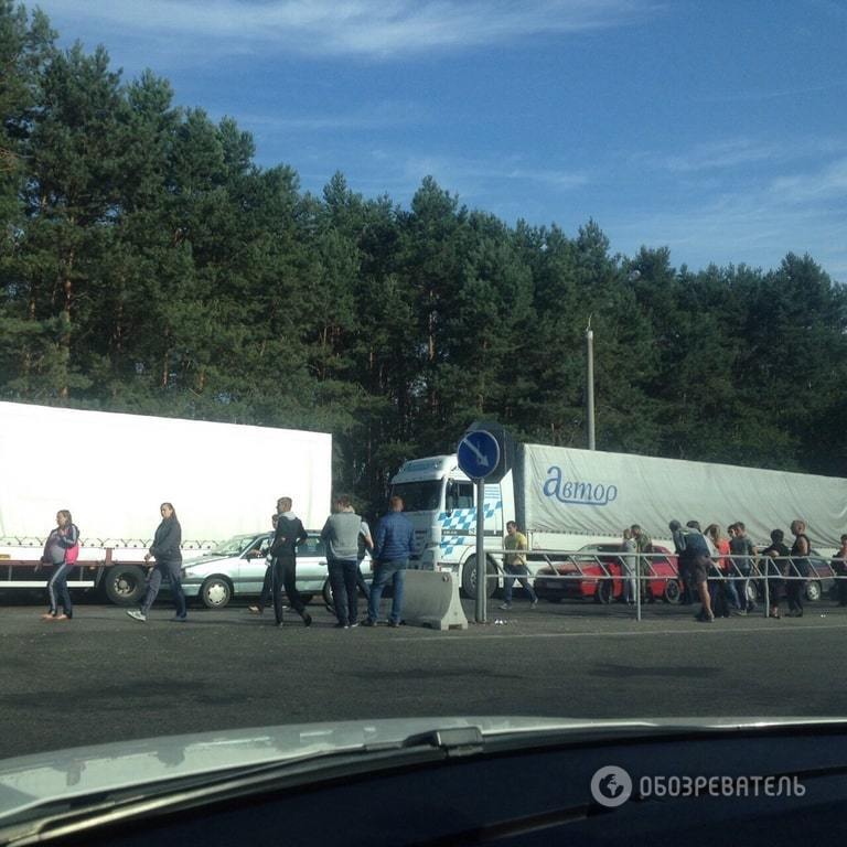 Свавілля на кордоні з Польщею: авто стоять у кілометрових заторах. Фотофакт