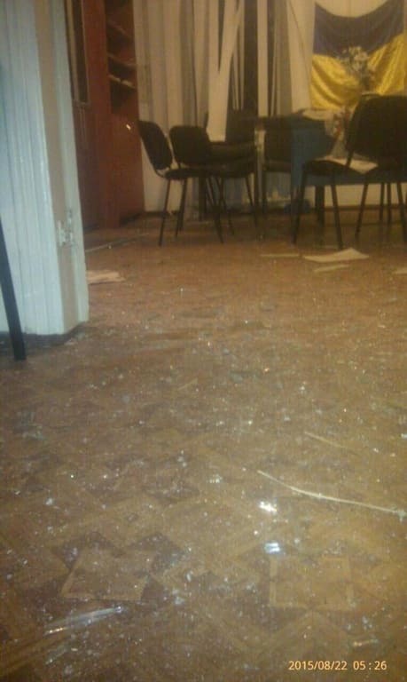 В Николаеве прогремел взрыв в центре помощи армии: опубликованы фото