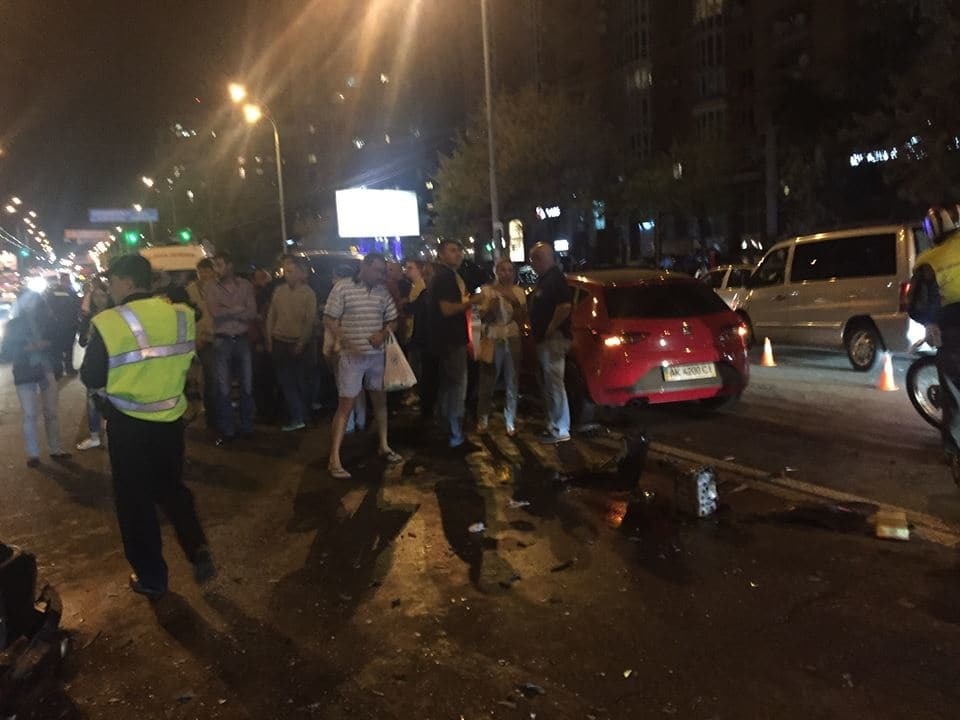 Масштабна аварія в Києві на Оболоні: подробиці, фото і відео