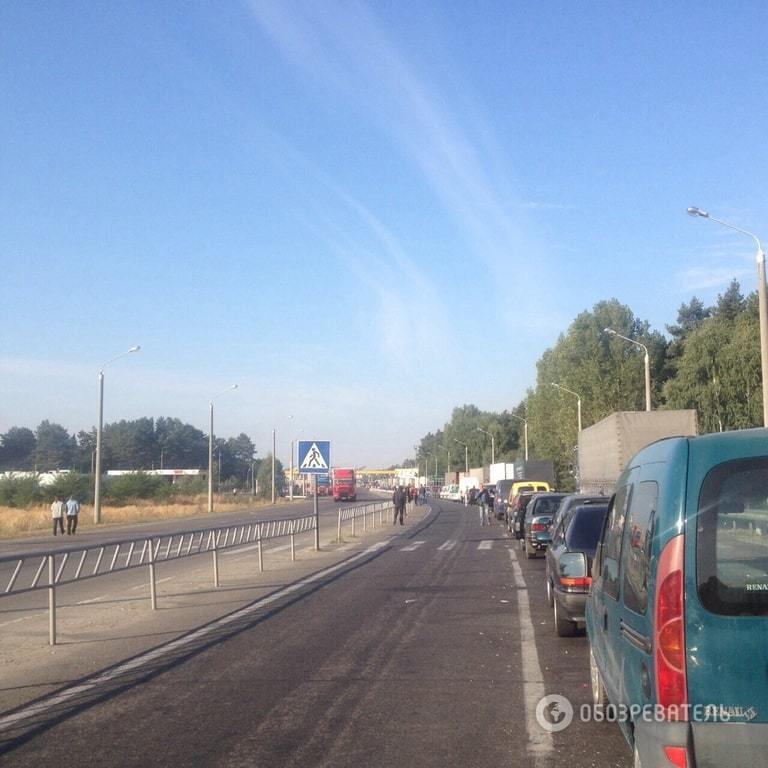 Свавілля на кордоні з Польщею: авто стоять у кілометрових заторах. Фотофакт