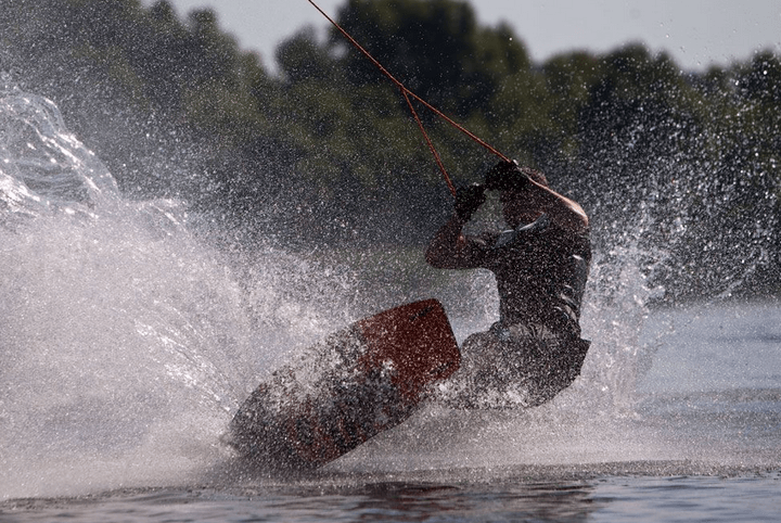 Мэр-экстремал: Кличко поразил киевлян головокружительными трюками на Днепре. Опубликованы фото
