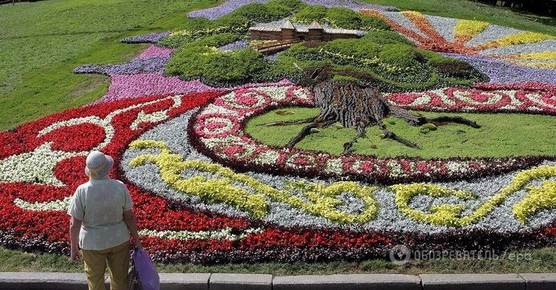 У Києві на Співочому полі стартувала виставка квітів: казкові фото