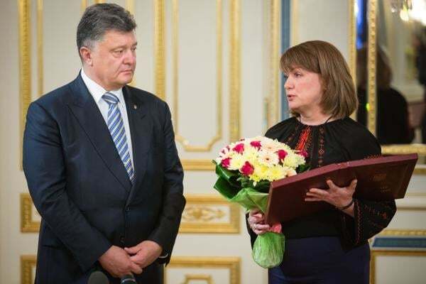 Порошенко нагородив зіркою Героя загиблого на Донбасі айдарівця