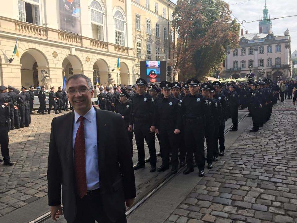 Во Львове дали старт новой полиции: опубликованы фото и видео