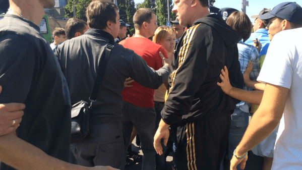 В Харькове избили мужчину в футболке с надписью "СССР": фото- и видеофакт