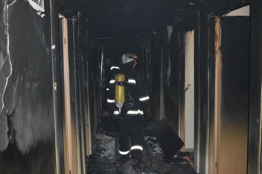 В Киеве ночью горела гостиница "Турист": эвакуировали 100 человек. Опубликованы фото