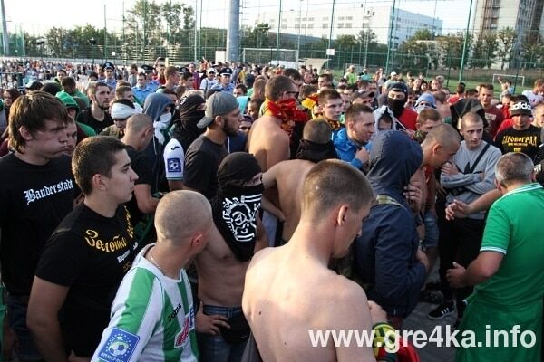 Львовских болельщиков в Кировограде пришлось усмирять дубинками и газом