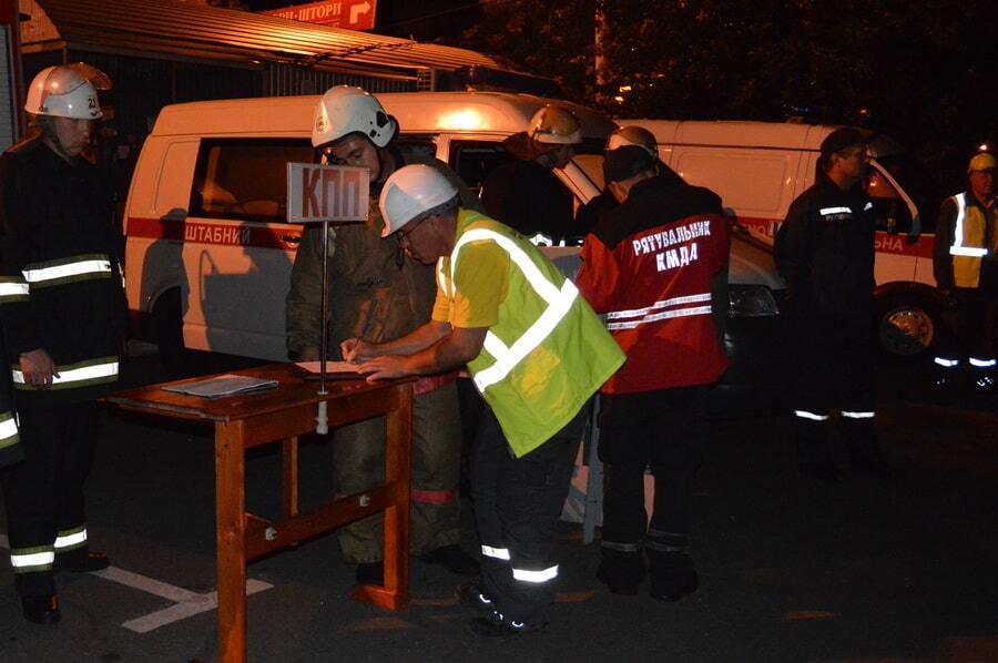 В Киеве ночью горела гостиница "Турист": эвакуировали 100 человек. Опубликованы фото