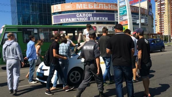 В Харькове избили мужчину в футболке с надписью "СССР": фото- и видеофакт