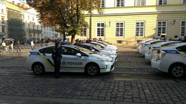 Во Львове дали старт новой полиции: опубликованы фото и видео