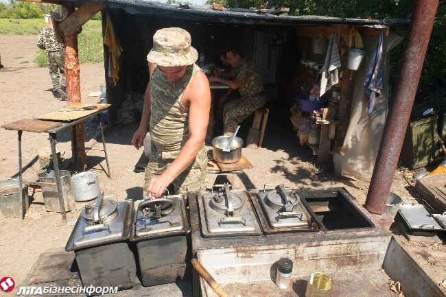 На лінії вогню. Як зустрічали День Незалежності на передовій: фоторепортаж