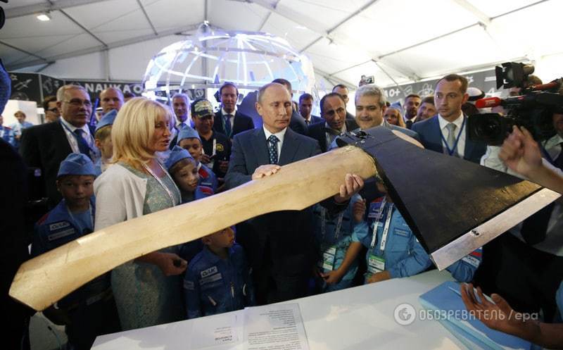 Путина на авиасалоне ошарашили "летающим топором": фотофакт