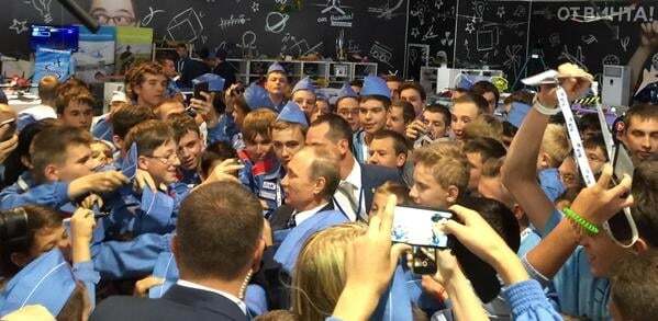 Путина на авиасалоне ошарашили "летающим топором": фотофакт