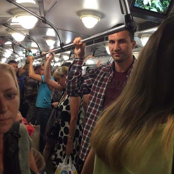 Младшего Кличко "застукали" в вагоне киевского метро: фотофакт