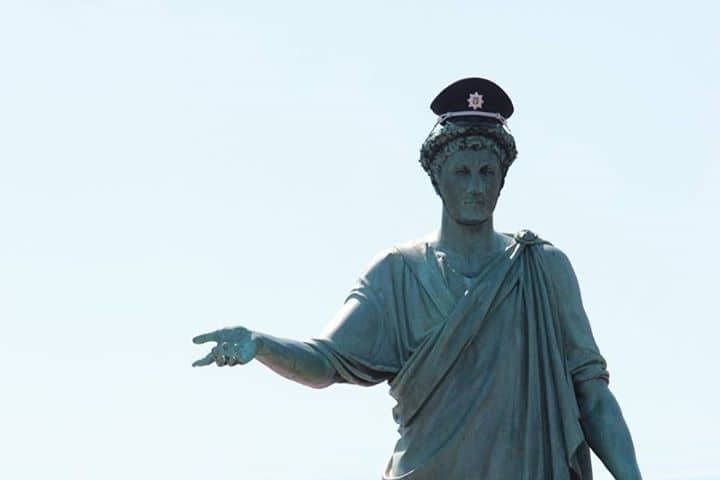 Памятник Дюку в Одессе приготовился к встрече с новой патрульной службой: фотофакт