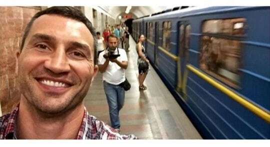 "Это было круто!" Владимир Кличко проехался в киевском метро: яркие фото