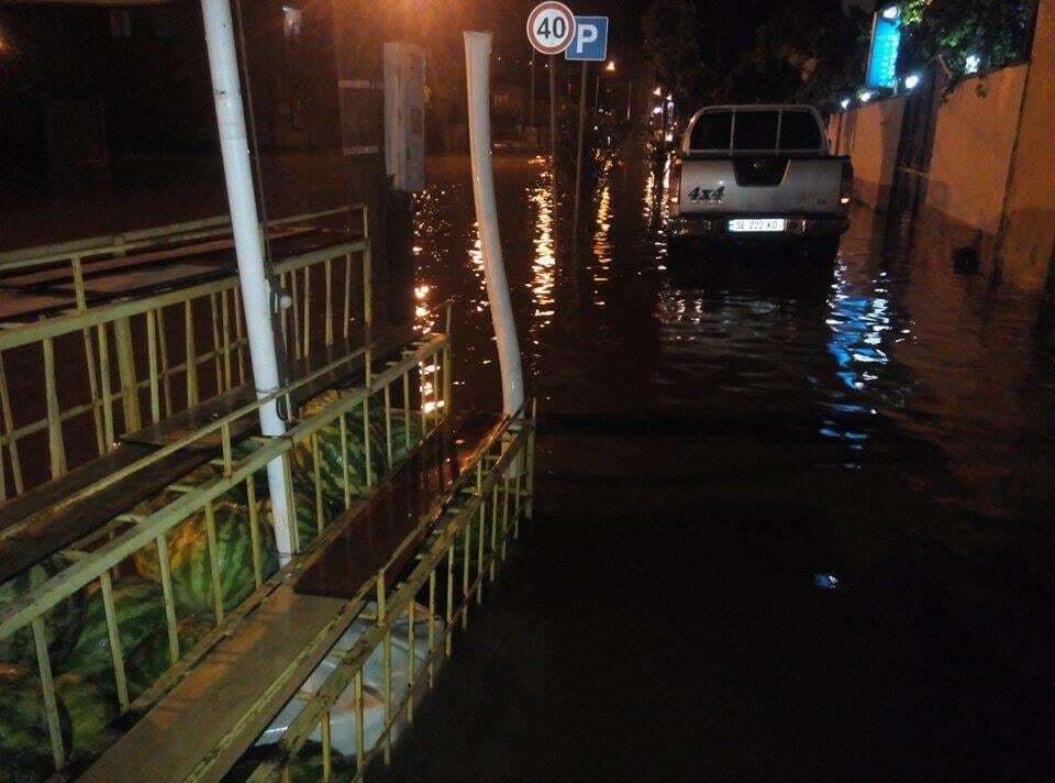 Грузинське Батумі затопило після зливи: місто без світла