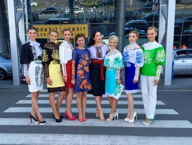 Влада Литовченко в вышиванке разрисовала скамейки в киевском аэропорту
