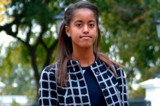 17-летняя дочь Обамы названа восходящей "иконой стиля": лучшие фото красавицы