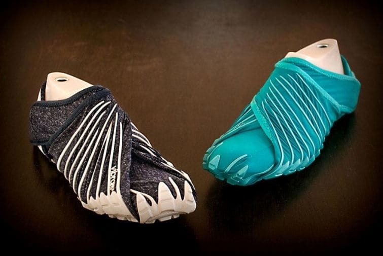 Кроссовки-платки: дизайнеры создали необычную обувь, которая оборачивается вокруг ноги