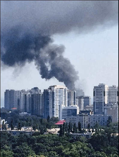 Пожежу в елітній багатоповерхівці в Одесі загасили: є постраждалі